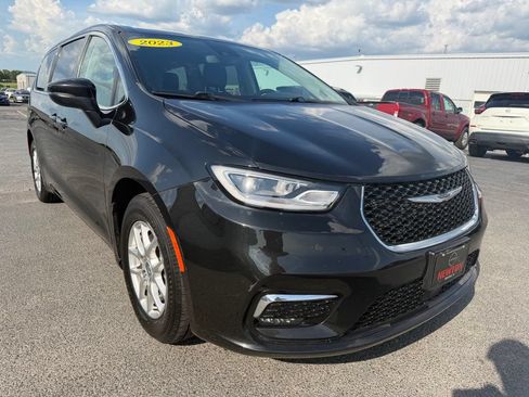 Used 2023 Chrysler Pacifica Touring-L FWD image 35