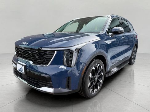 Certified 2025 Kia Sorento EX w/ Panoramic Sunroof Package image 5