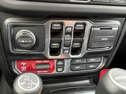 Used 2025 Jeep Gladiator Rubicon w/ Safety Group image 23