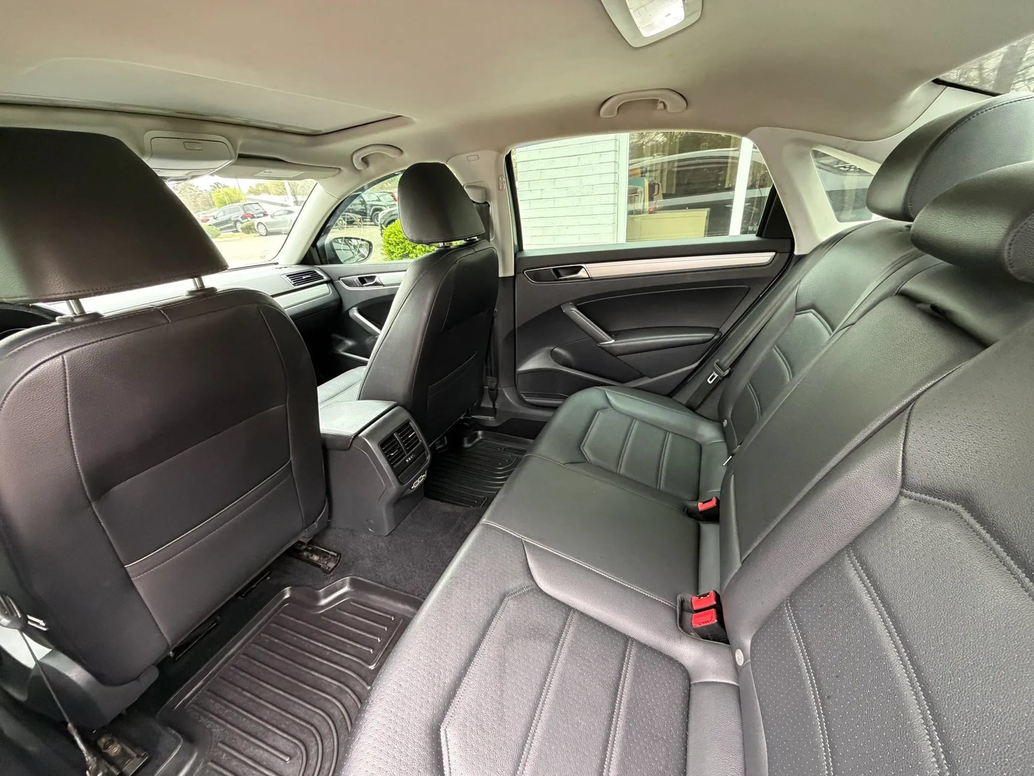 Used 2019 Volkswagen Passat 2.0T Wolfsburg FWD image 17