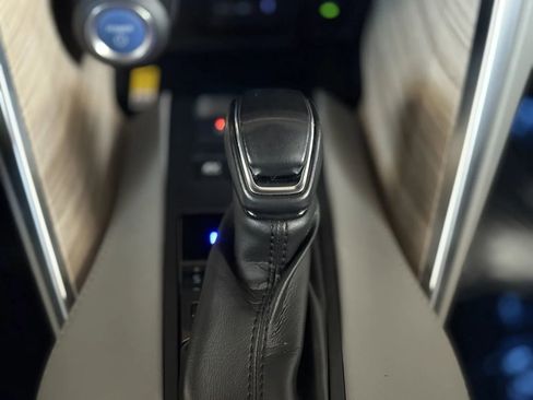 Used 2021 Toyota Venza Limited image 36