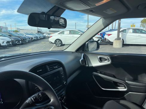 Used 2025 Kia Soul LX w/ LX Technology Package image 35