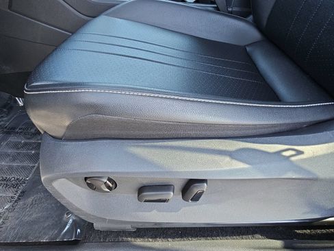 Certified 2024 Volkswagen Tiguan SE FWD image 28