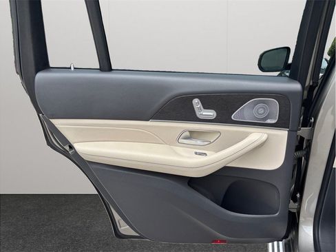 Used 2020 Mercedes-Benz GLS 450 4MATIC image 42