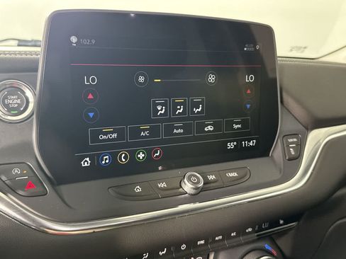 Used 2025 Chevrolet Blazer LT FWD image 13