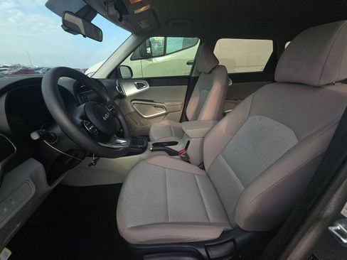Used 2023 Kia Soul LX FWD image 11