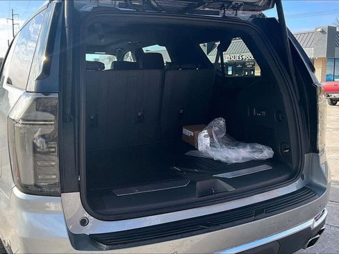 New 2026 Chevrolet Suburban High Country image 5