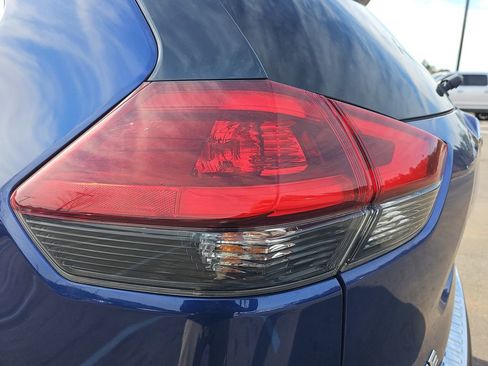 Used 2018 Nissan Rogue SL w/ Premium Package image 39