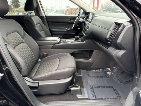 Used 2024 Nissan Pathfinder S image 24