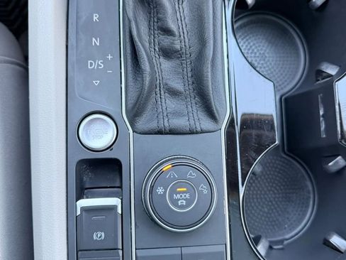 Used 2018 Volkswagen Atlas SEL Premium image 11