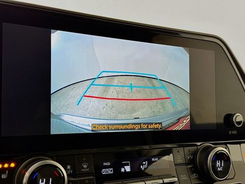 Certified 2023 Toyota Highlander XLE image 15