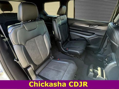 New 2025 Jeep Grand Cherokee L Altitude image 10