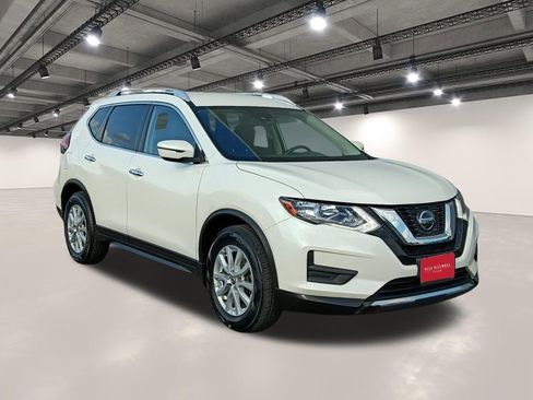 Used 2019 Nissan Rogue SV FWD image 2