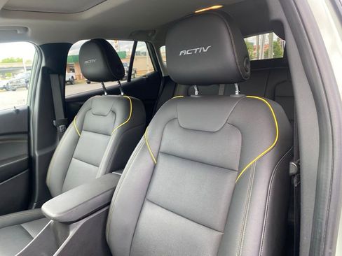 Used 2024 Chevrolet Trax ACTIV w/ Sunroof Package image 11