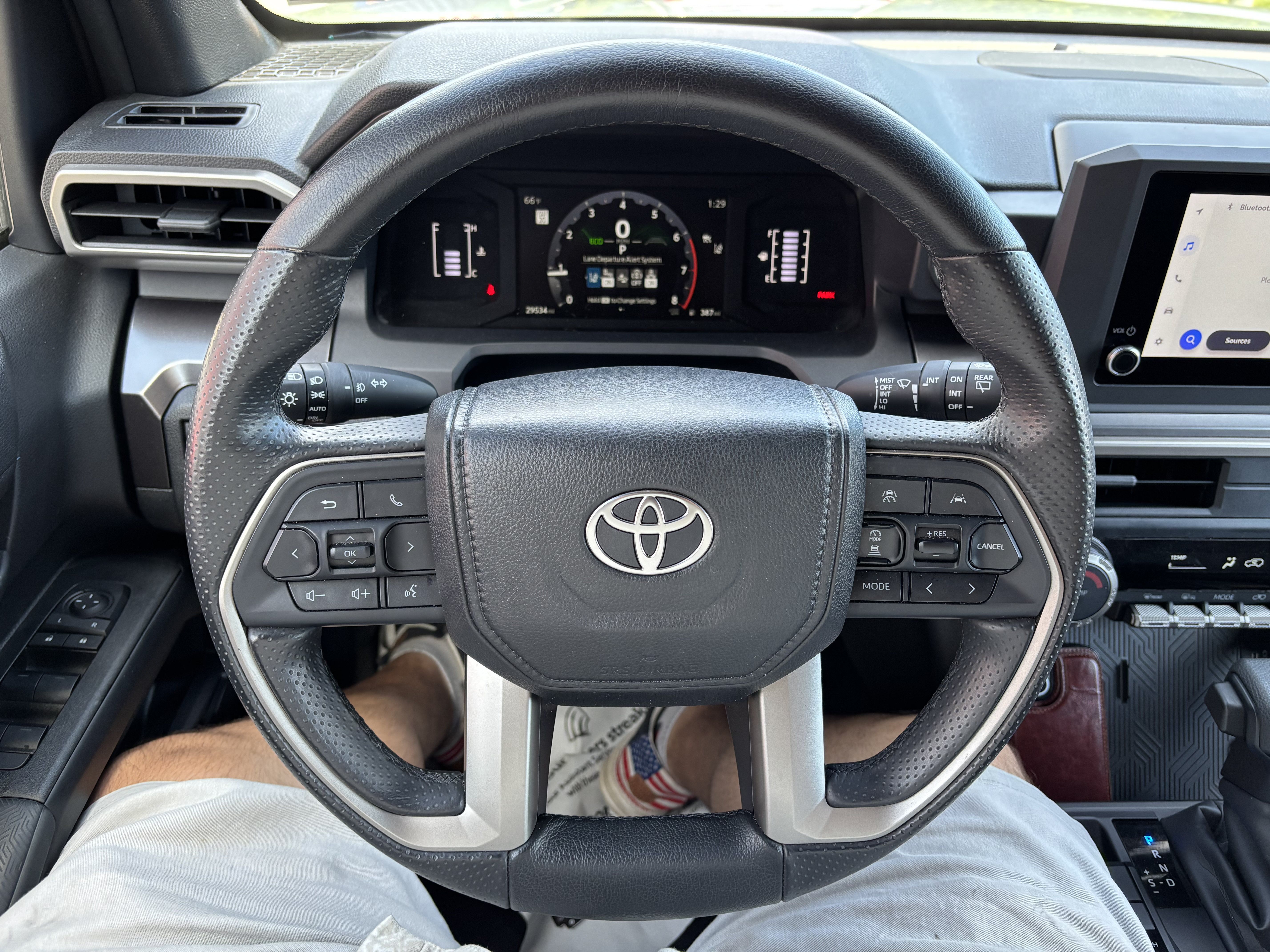 Used 2025 Toyota 4Runner SR5 AWD/4WD image 18