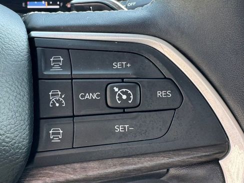 Used 2021 Jeep Grand Cherokee L Limited AWD/4WD image 28