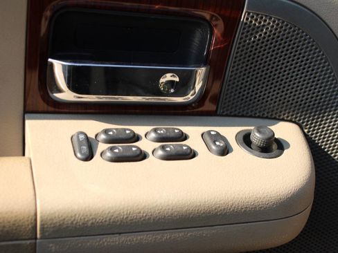 Used 2005 Ford F150 Lariat image 26