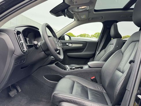Certified 2023 Volvo XC40 B5 Plus w/ Protection Package AWD/4WD image 14