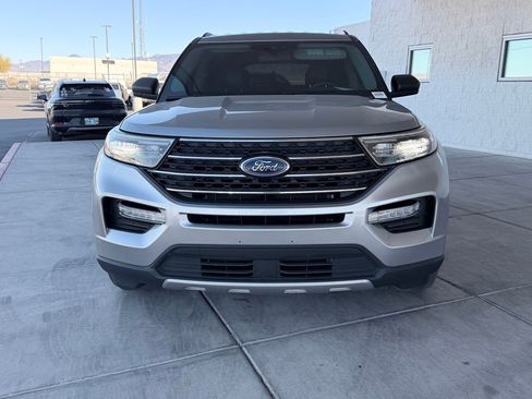 Used 2022 Ford Explorer XLT w/ Equipment Group 202A image 8