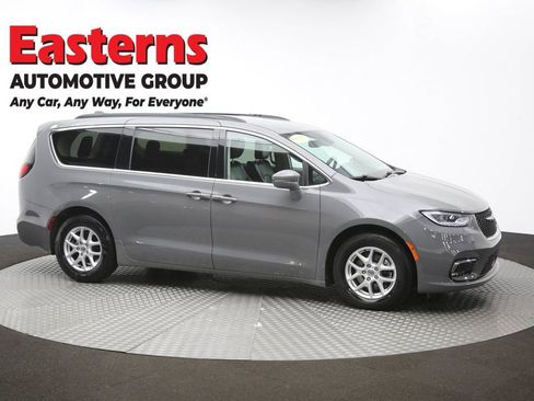 Used 2022 Chrysler Pacifica Touring-L image 48
