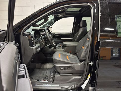 Used 2025 GMC Sierra 1500 AT4 w/ AT4 Premium Package image 18