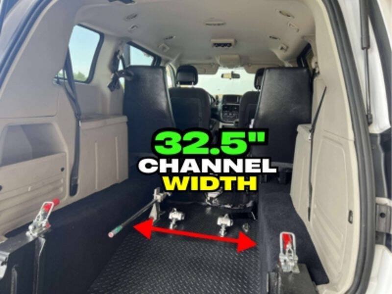 Used 2018 Dodge Grand Caravan SE FWD image 39