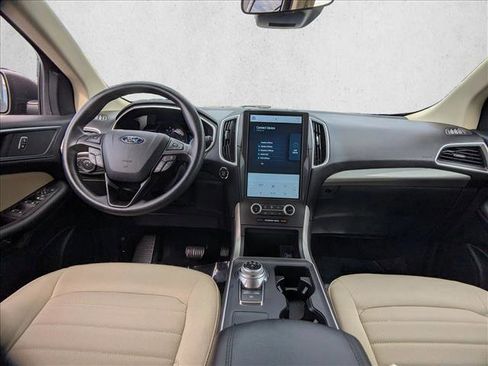 Used 2021 Ford Edge SE image 15