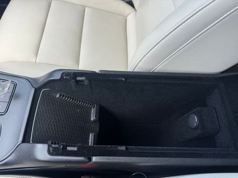 Used 2023 Cadillac XT4 Sport FWD image 20