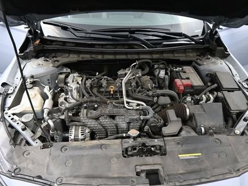 Used 2024 Nissan Altima 2.5 SR FWD image 12