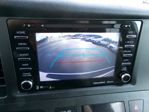 Used 2020 Toyota Sienna LE image 27