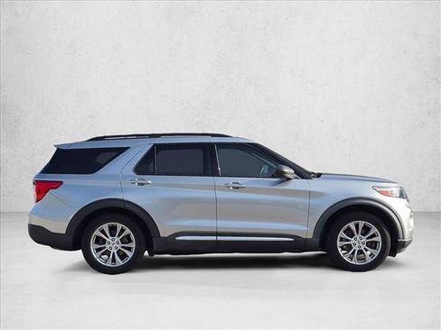 Used 2020 Ford Explorer XLT w/ Equipment Group 202A RWD image 4