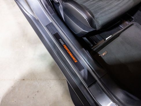 Used 2022 Ford Mustang Shelby GT500 w/ Carbon Fiber Track Pack image 34