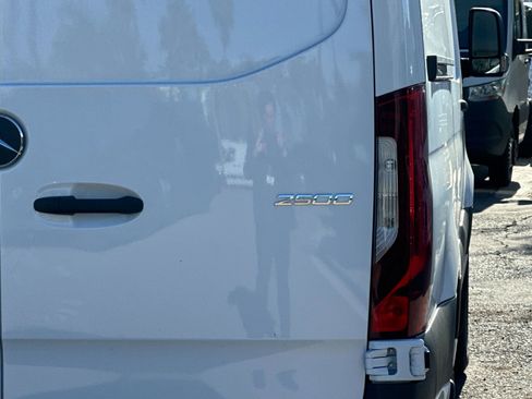 New 2025 Mercedes-Benz Sprinter 2500 image 32