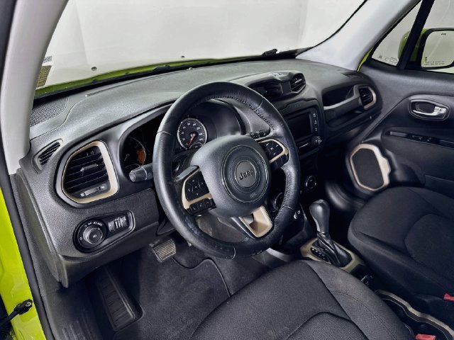 Used 2017 Jeep Renegade Latitude w/ Popular Equipment Group FWD image 12