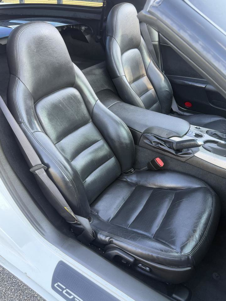 Used 2005 Chevrolet Corvette Coupe w/ Preferred Equipment Group RWD image 11