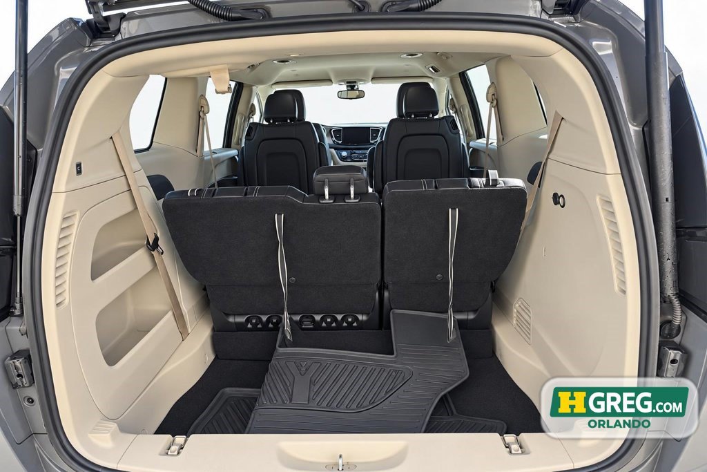 Used 2022 Chrysler Pacifica Touring-L FWD image 17