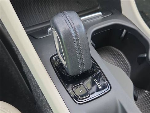 Used 2021 Volvo XC40 T4 Momentum FWD image 18