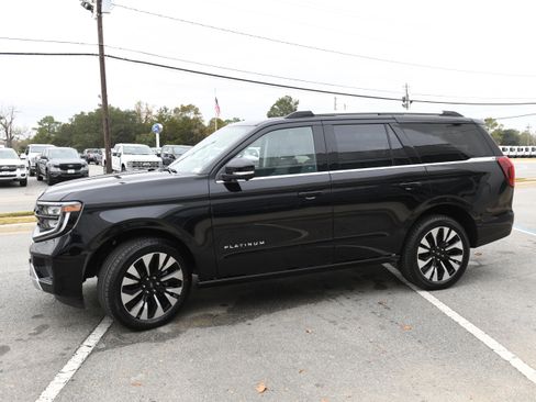 New 2025 Ford Expedition Platinum w/ Driver's Package image 13