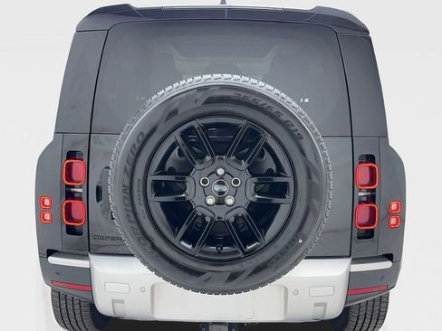 Used 2024 Land Rover Defender 90 S image 40