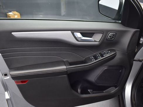 Used 2024 Ford Escape Platinum image 6