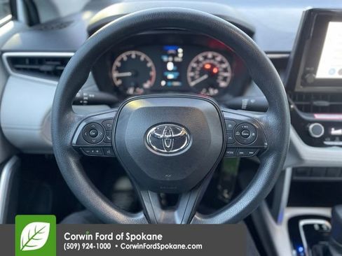 Used 2024 Toyota Corolla Cross L image 19