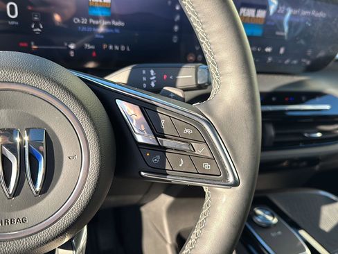 Used 2025 Buick Enclave Avenir image 19