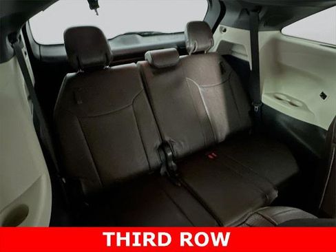 Certified 2024 Toyota Sienna Platinum image 10