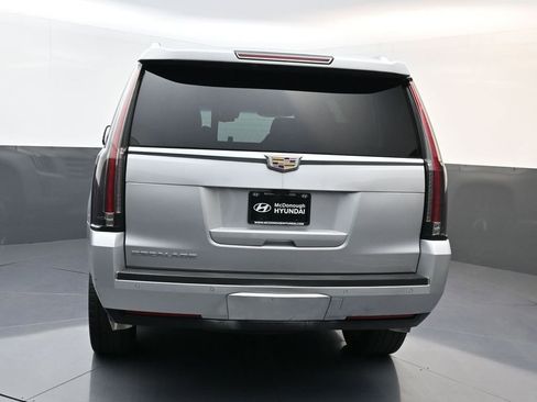 Used 2018 Cadillac Escalade Luxury image 4