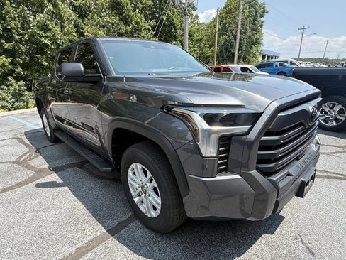 Used 2025 Toyota Tundra SR5 w/ SR5 Convenience Package AWD/4WD image 5