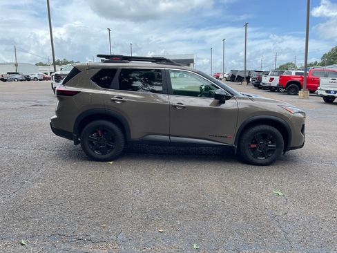 Used 2025 Nissan Rogue SV AWD/4WD image 7