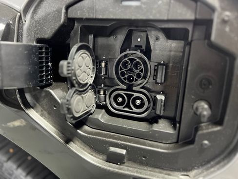 Certified 2025 Toyota bZ4X FWD image 12