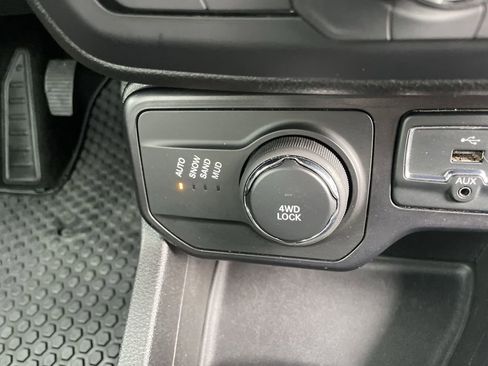 Used 2018 Jeep Renegade Altitude AWD/4WD image 26