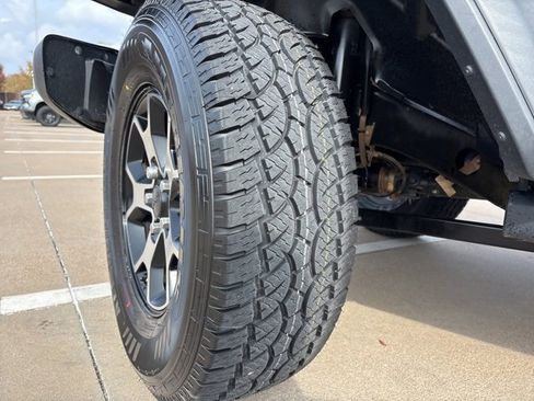 Used 2018 Jeep Wrangler Unlimited Rubicon image 18