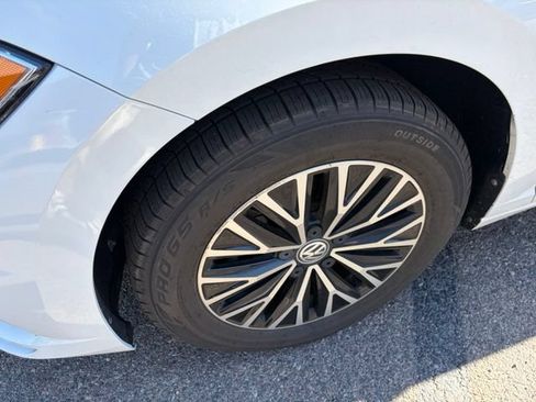 Used 2019 Volkswagen Jetta SEL FWD image 9